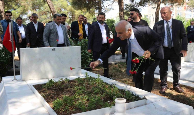 Diyarbakırda 15 Temmuz Demokrasi ve Milli Birlik Günü etkinlikleri şehitlik ziyaretleriyle başladı