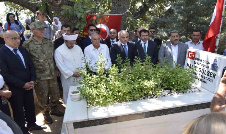 Diyarbakırda 15 Temmuz şehidi kabri başında dualarla anıldı