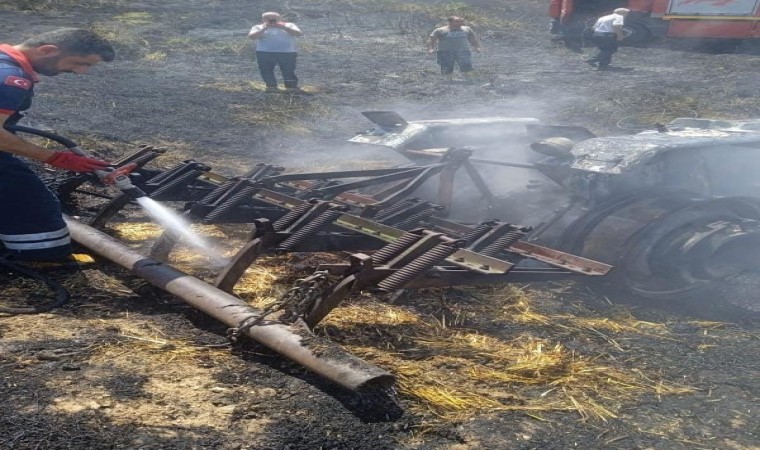 Diyarbakırda anız yangınına müdahalede traktör yandı