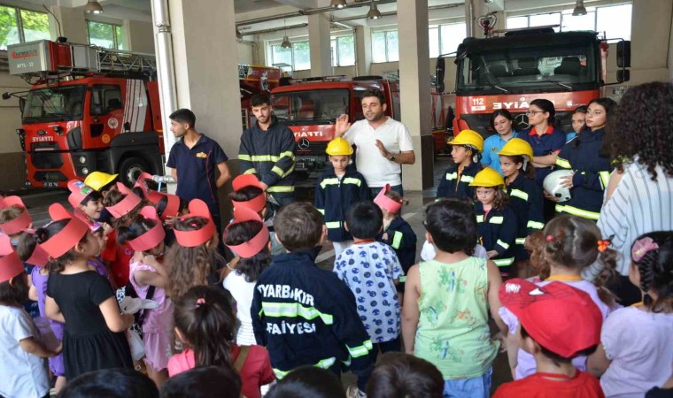 Diyarbakırda çocuklara itfaiye eğitimi verildi