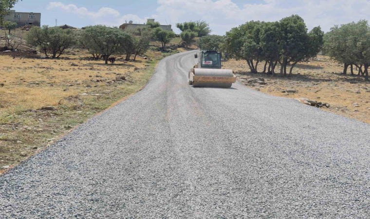 Diyarbakırda kırsal mahallelerde yol yapım çalışmaları devam ediyor