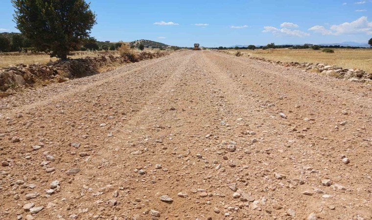 Diyarbakırda kırsal mahallelerde yollar yenileniyor