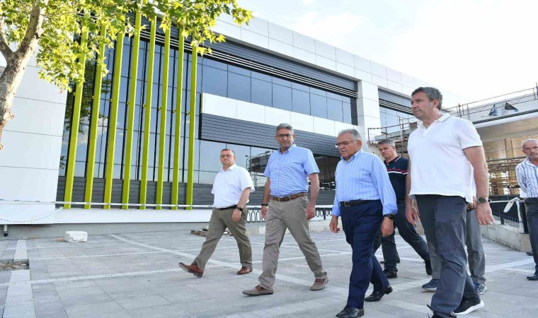 Doktor başkanın ‘sağlık ve ‘insan odaklı hizmetleri sürüyor