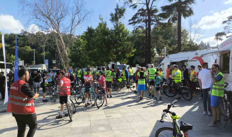 Dolmabahçeden 15 Temmuz Şehitler Anıtına Gazze için pedal çevirdiler