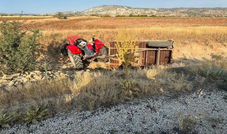 Elazığda traktör römorku devrildi