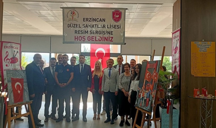 Erzincanda 15 Temmuz resim ve kitap sergisi açıldı