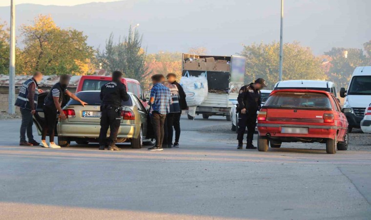 Erzincanda 43 yıl 6 ay hapis cezası bulunan 7 şahıs yakalandı