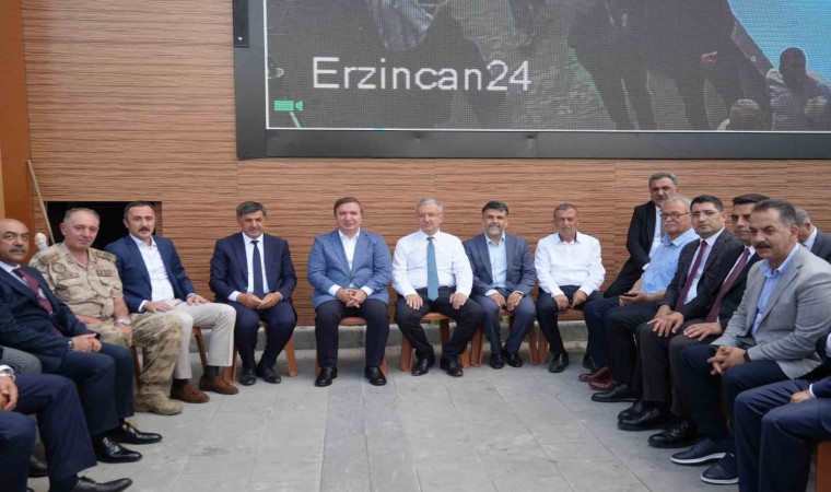 Erzincanda bin kişiye aşure ikramı