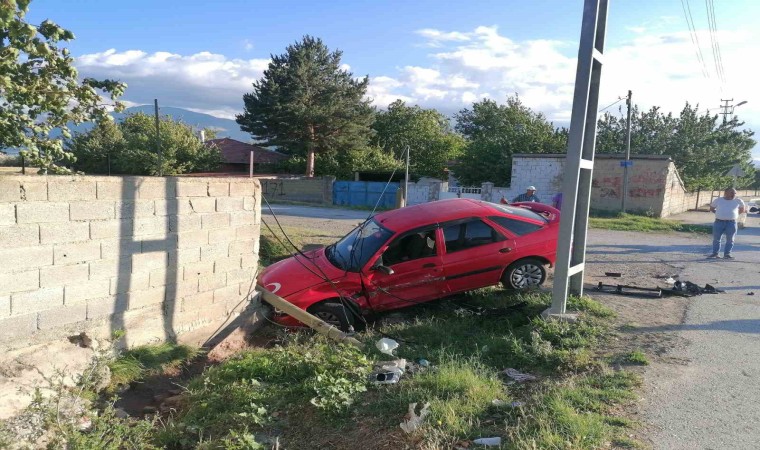 Erzincanda trafik kazası: 2 yaralı