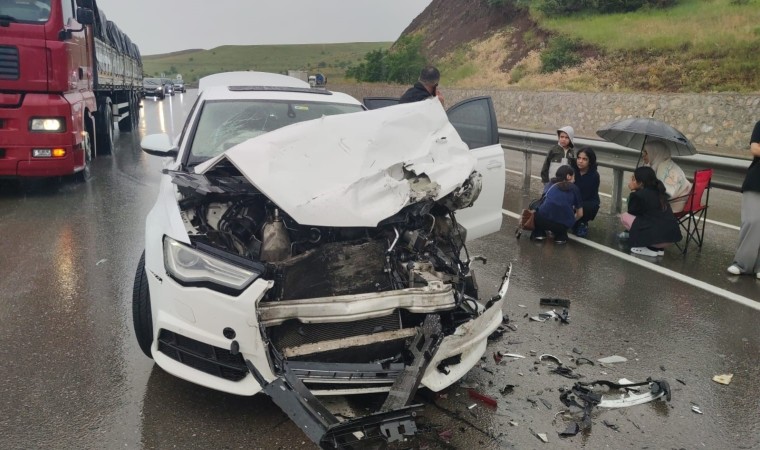 Erzurumda zincirleme trafik kazası: 10 yaralı