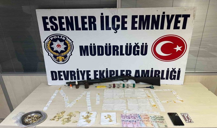 Esenlerde uyuşturucu operasyonu: 12 ayrı suçtan aranan firari yakalandı