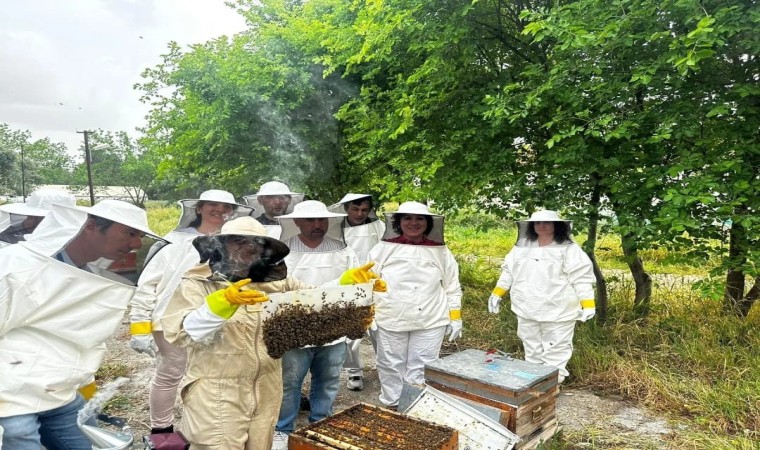 EÜ Ruh Sağlığı Merkezi hastaları ‘arıcılık eğitimlerini başarı ile tamamladı