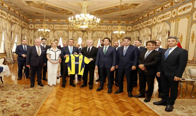 Fenerbahçe Başkanı Ali Koç ve Yönetim Kurulu Üyeleri, İstanbul Valisi Davut Gülü ziyaret etti