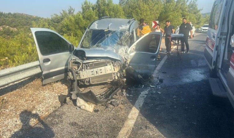 Foçada iki ayrı trafik kazası: 8 yaralı