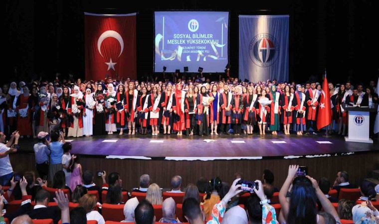 GAÜN Sosyal Bilimler MYOda diploma heyecanı