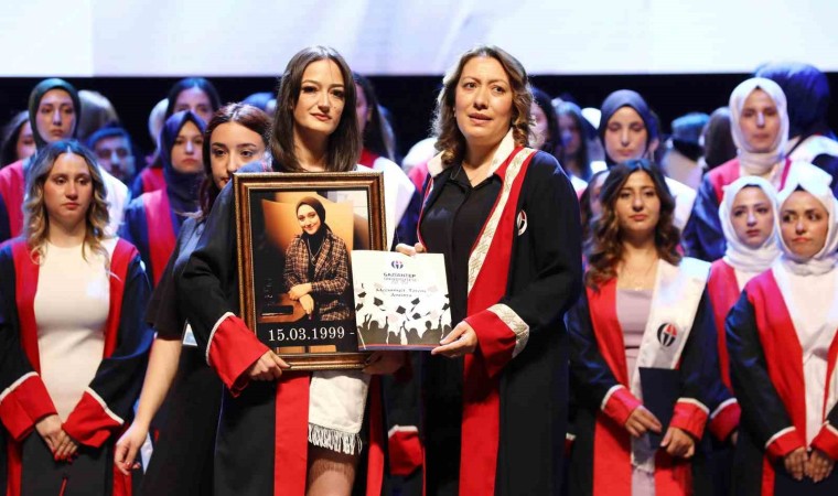 GAÜNde Sağlık Bilimleri Fakültesi mezuniyet töreni düzenlendi