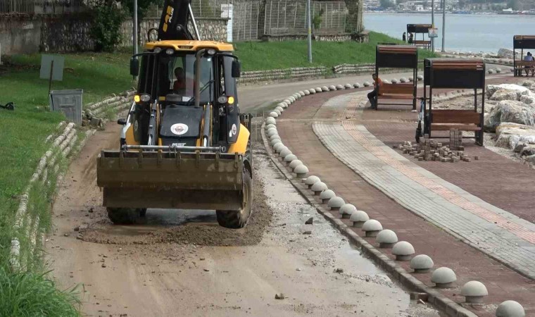 Gemlik sele teslim oldu, pazar göle döndü