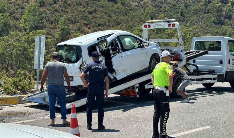 Göcekte feci kaza; 1 ölü, 10 yaralı