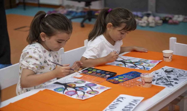 Gülnar Çocuk Atölyesinde çocuklar bilim ve sanatla öğreniyor