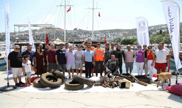 Gündoğanda deniz dibi temizliği: 213 kilogram atık çıkartıldı