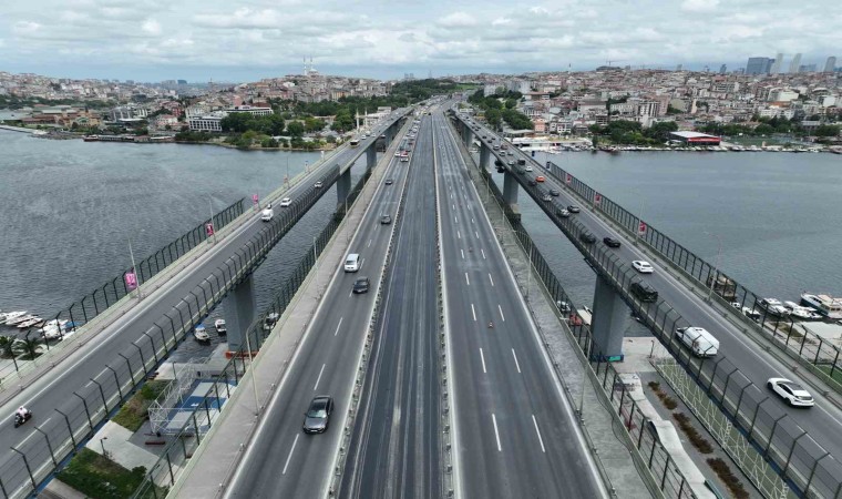 Haliç Köprüsünde asfalt yenileme çalışması kilometrelerce araç kuyruğu oluşturdu