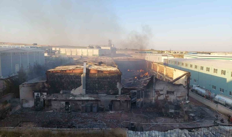 Hayrabolu OSBdeki yangında patlamaların yaşandığı kimya fabrikası çöktü