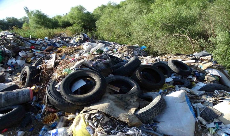 Hisarcık Belediyesine Koca Çay kenarında korkutan kirlilik eleştirisi