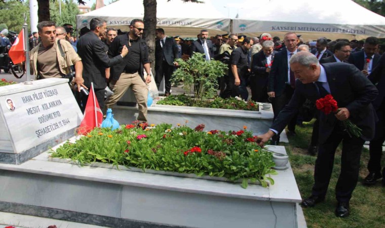 Hulusi Akar: O gece her Türkün asker doğduğunu tüm dünyaya gösterdik