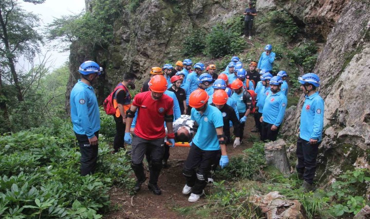 İmamlardan gerçeğini aratmayan arama ve kurtarma tatbikatı