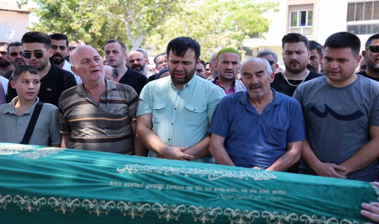 İzmirde öldürülen gümüşçü esnafı son yolculuğuna uğurlandı