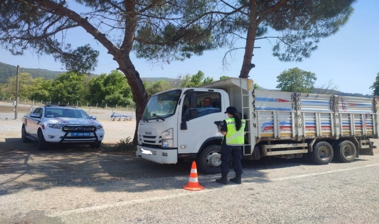 Jandarmadan yük taşıyan araçlara denetim!