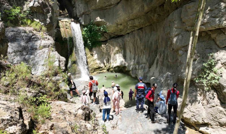 Kahramanmaraşta doğaseverler Galgamaç Şelalesinde buluştu