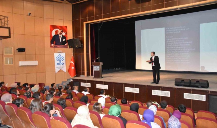 Karapınarda Tercih Geleceğinizi Aydınlatır” konferansı