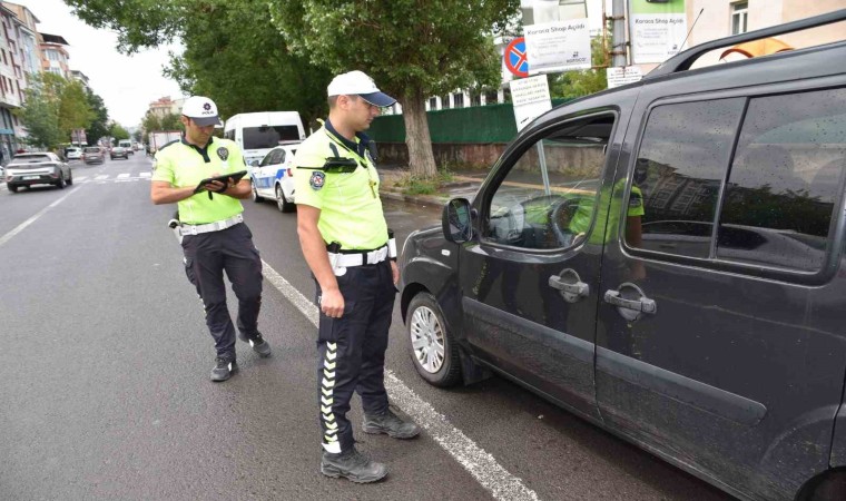 Karsta asayiş uygulamaları sürüyor