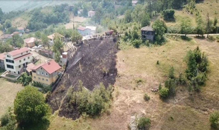 Kastamonuda tarlada çıkan anız yangını, evlere sıçramadan söndürüldü