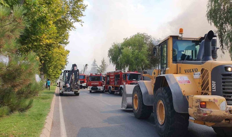 Kayseride kağıt fabrikasında yangın