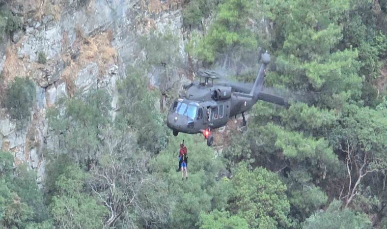 Kazdağlarında Şahinderesi Kanyonunda mahsur kalan 10 kişi helikopter ile kurtarıldı