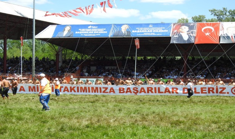 Kırkpınarda başpehlivanlardan A Milli Futbol Takımına destek