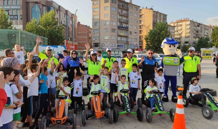 Kırşehir polisinden çocuklara trafik eğitimi