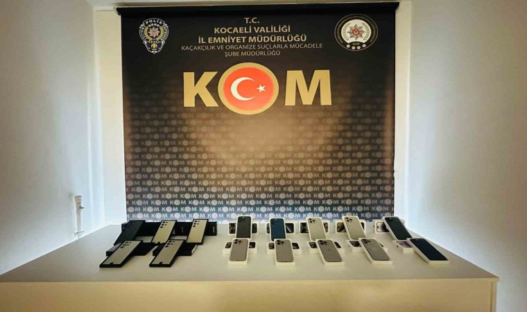 Kocaelide 1.5 milyon TL değerinde 15 kaçak cep telefonu ele geçirildi