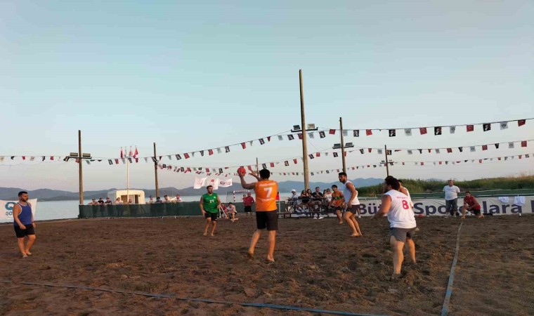 Köyceğizde Plaj Hentbol Turnuvası gösteri maçı ile başladı