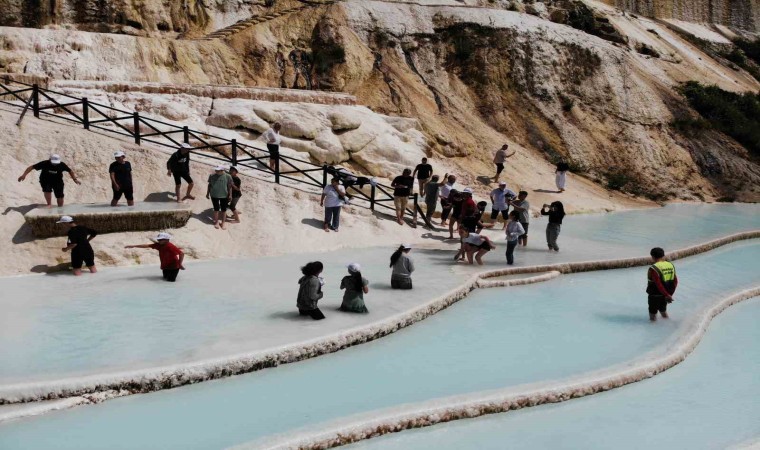 Köylerdeki öğrenciler için Göksu Travertenleri ve Mavi Göle gezi düzenlediler