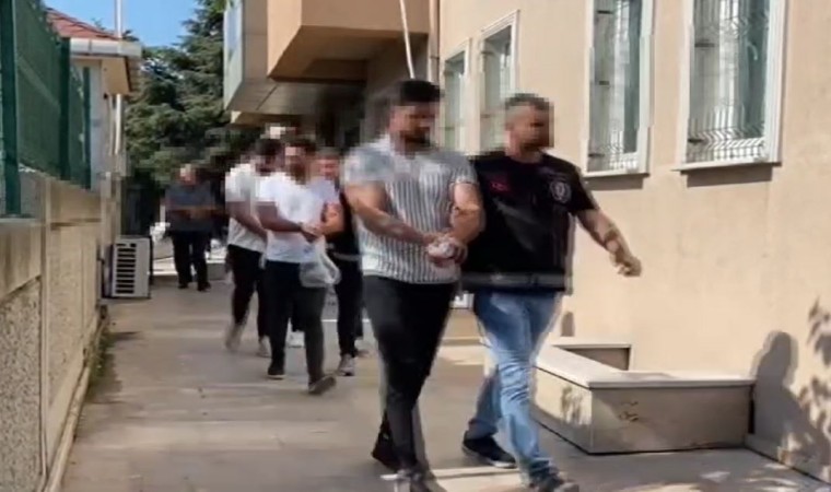 Küçükçekmecede iki grup arasında çıkan çatışmada gözaltına alınan 18 kişi adliyeye sevk edildi