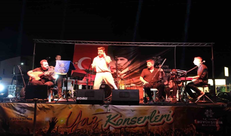 Kuşadalılar Aydın Büyükşehir Belediyesinin yaz konserleri ile doyasıya eğlendi