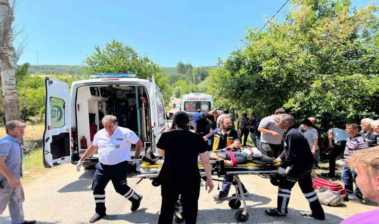 Kütahyada motosiklet devrildi: 2 yaralı