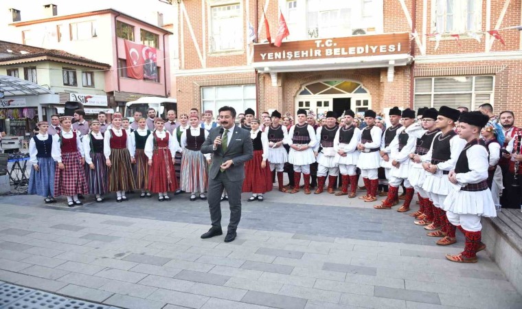 Letonyalı ve Makedon dansçılar Yenişehirde sahne aldı