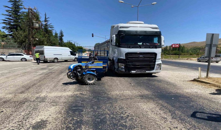 Malatyada kamyon ile pat pat motoru çarpıştı:1 yaralı