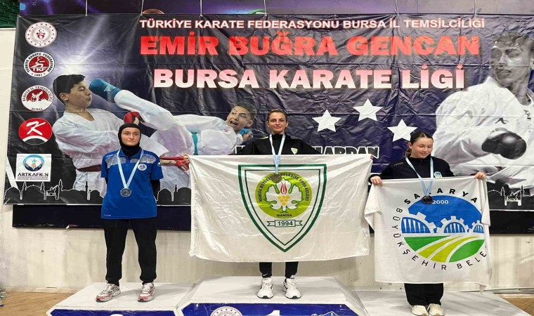 Manisa BBSKnın karatecileri başarıdan başarıya koşuyor