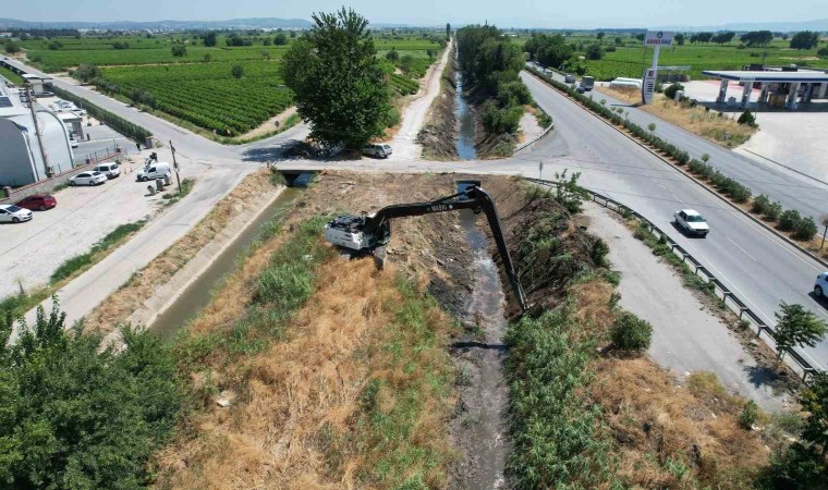 MASKİden çiftçiyi koruyan dere temizlik çalışması