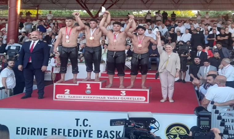 Merkezefendinin sporcusu tarihi Kırkpınar güreşlerinden dereceyle döndü